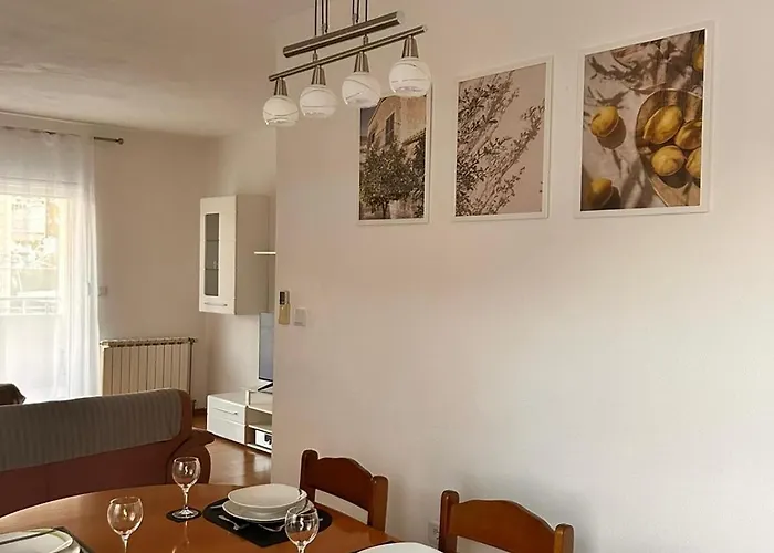 Appartement Vali 1 *